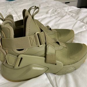 Nike womens huaraches city